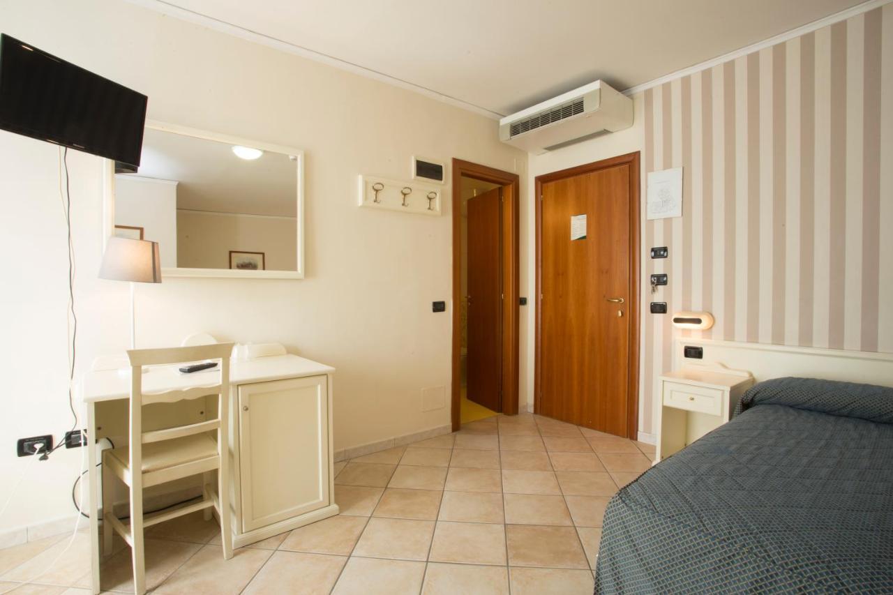 Hotel Villa Serena 카스텔라마레디스타비아 외부 사진