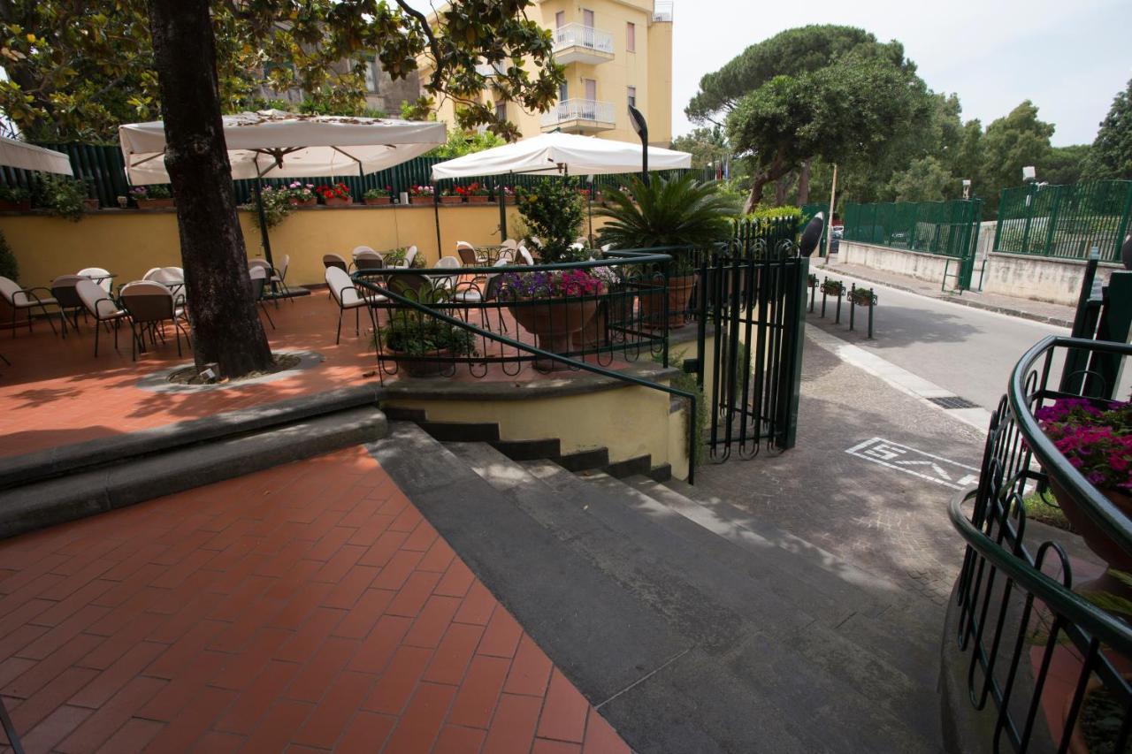 Hotel Villa Serena 카스텔라마레디스타비아 외부 사진