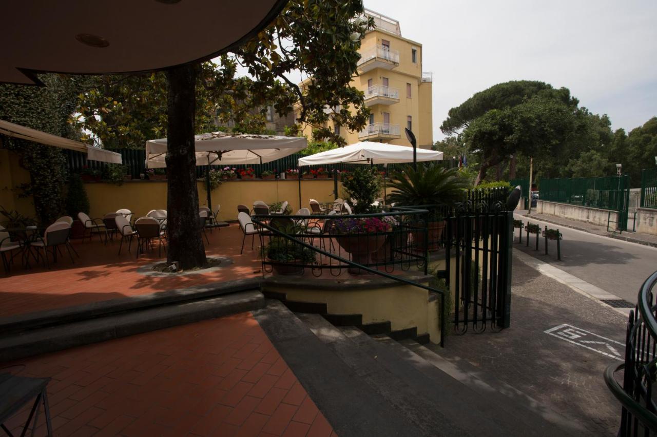 Hotel Villa Serena 카스텔라마레디스타비아 외부 사진