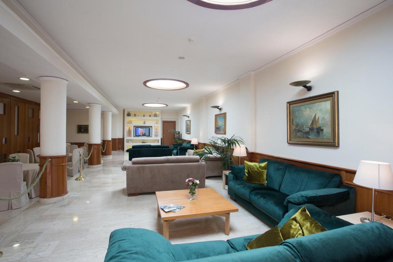 Hotel Villa Serena 카스텔라마레디스타비아 외부 사진