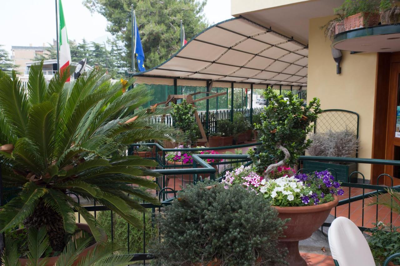 Hotel Villa Serena 카스텔라마레디스타비아 외부 사진
