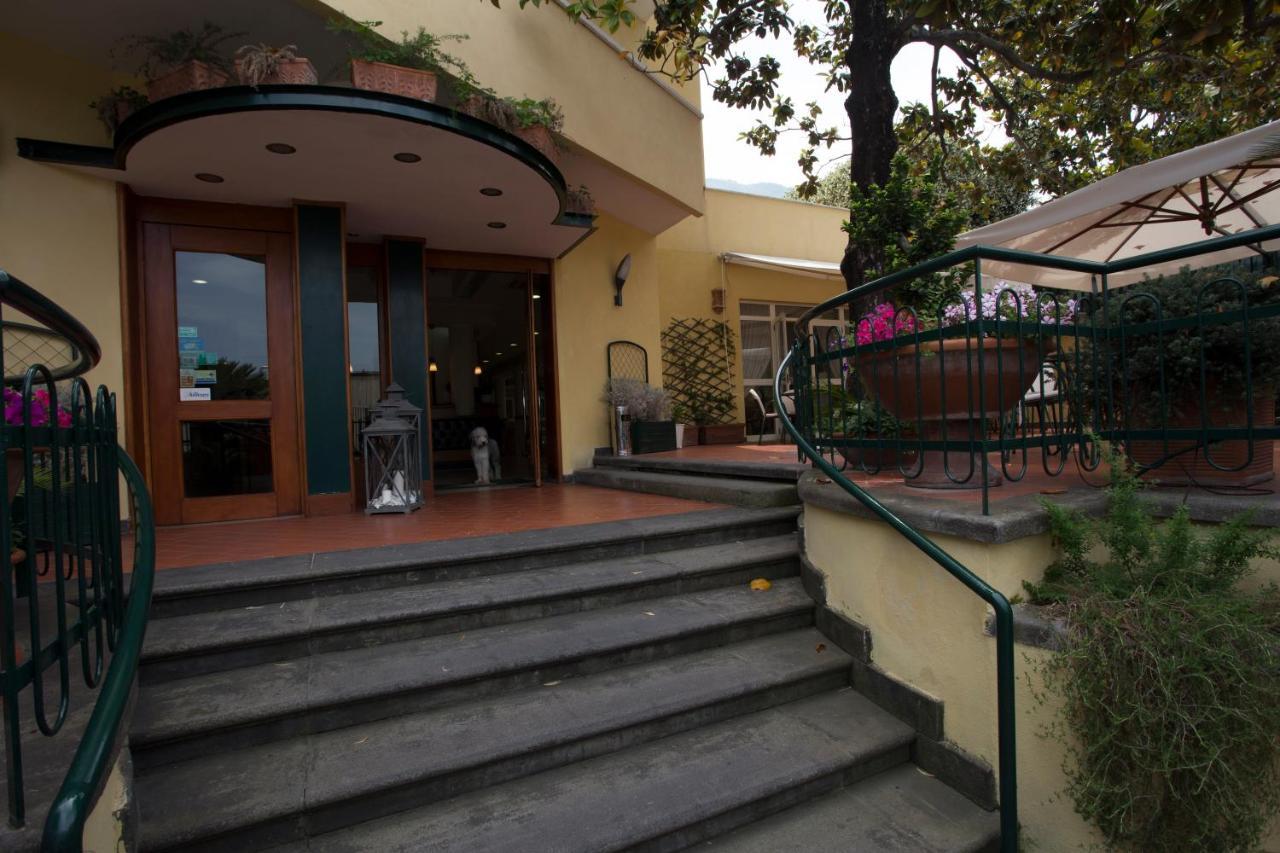 Hotel Villa Serena 카스텔라마레디스타비아 외부 사진