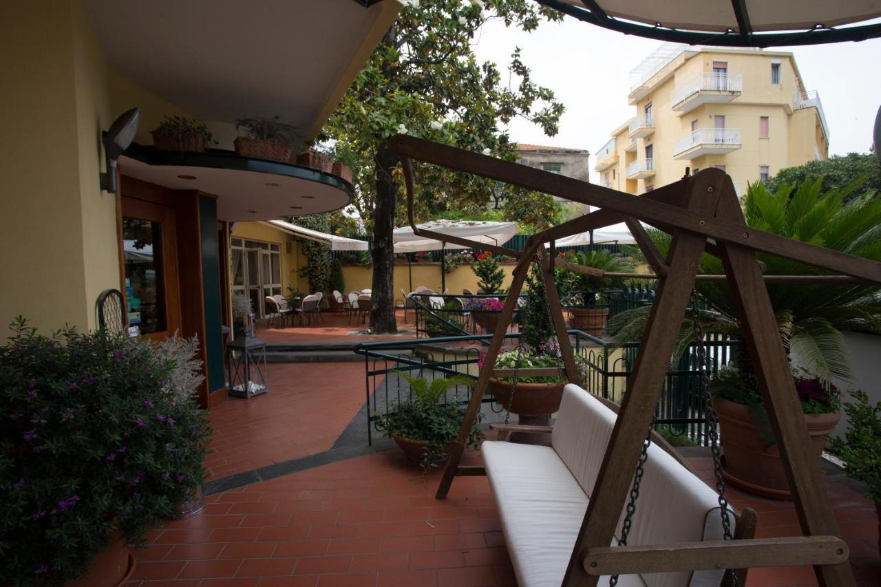Hotel Villa Serena 카스텔라마레디스타비아 외부 사진