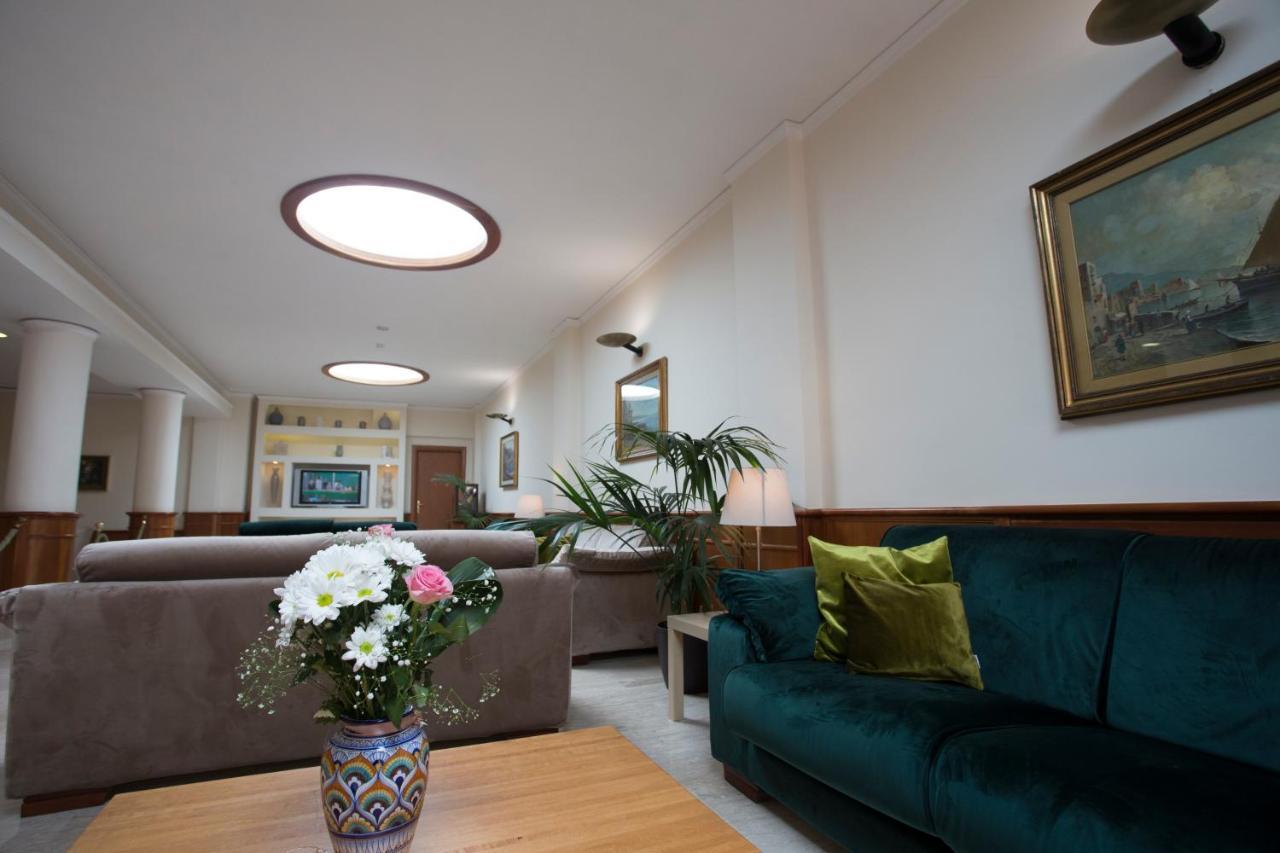 Hotel Villa Serena 카스텔라마레디스타비아 외부 사진