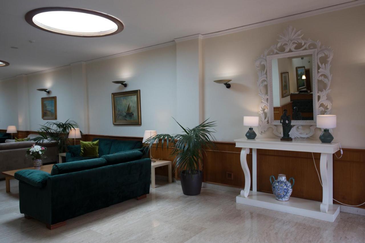 Hotel Villa Serena 카스텔라마레디스타비아 외부 사진
