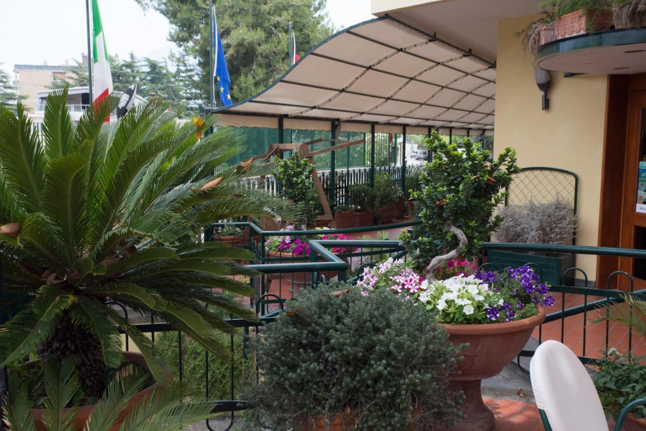 Hotel Villa Serena 카스텔라마레디스타비아 외부 사진