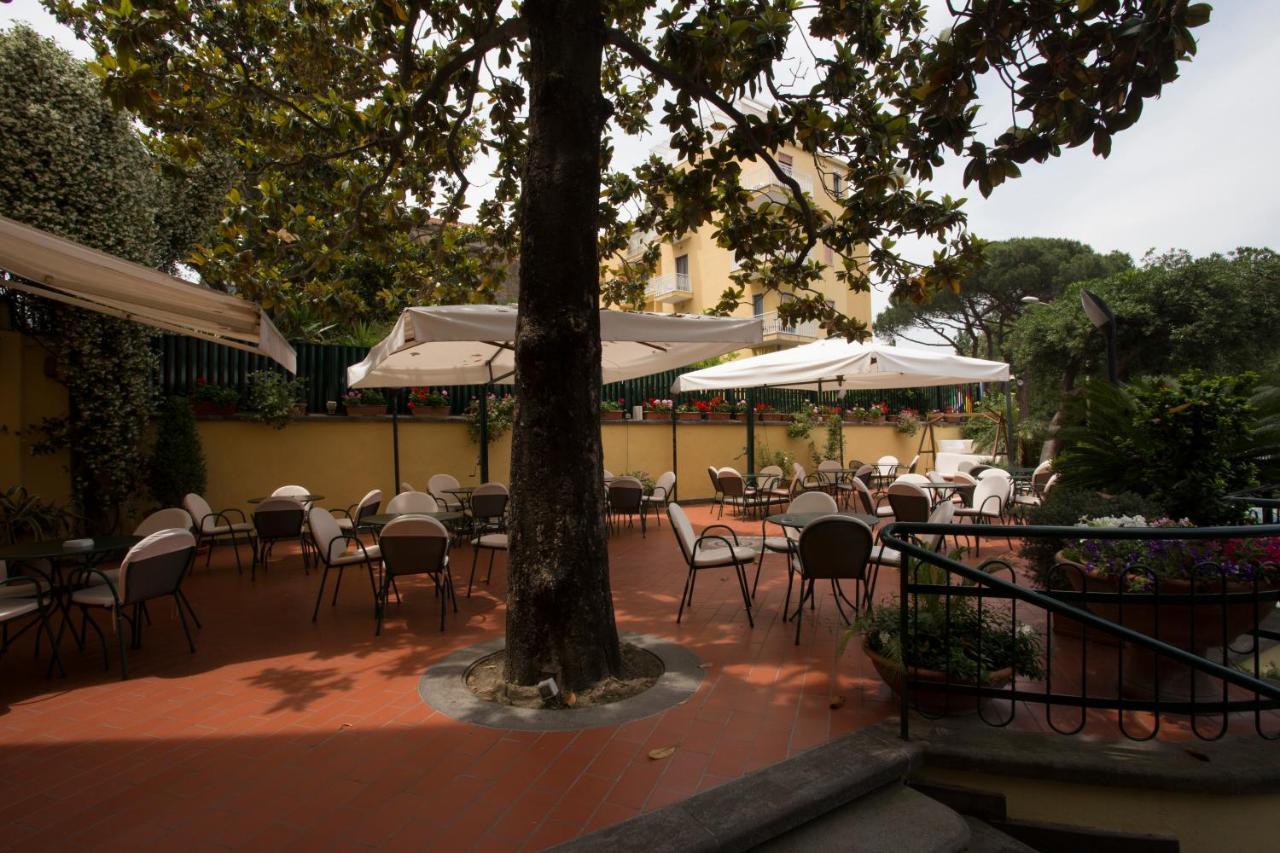 Hotel Villa Serena 카스텔라마레디스타비아 외부 사진