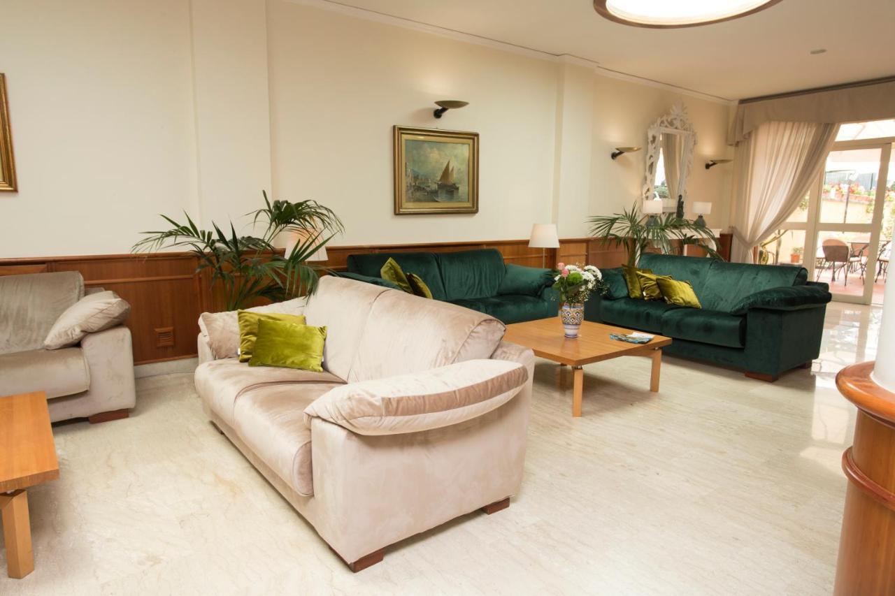 Hotel Villa Serena 카스텔라마레디스타비아 외부 사진