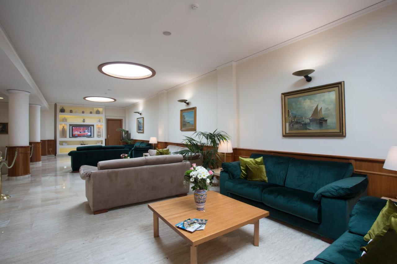 Hotel Villa Serena 카스텔라마레디스타비아 외부 사진