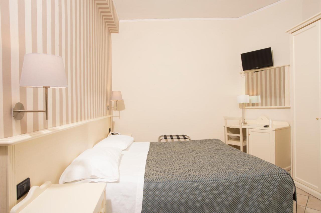 Hotel Villa Serena 카스텔라마레디스타비아 외부 사진