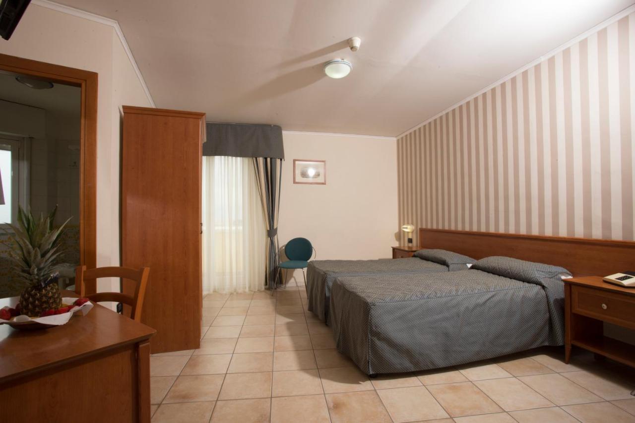 Hotel Villa Serena 카스텔라마레디스타비아 외부 사진