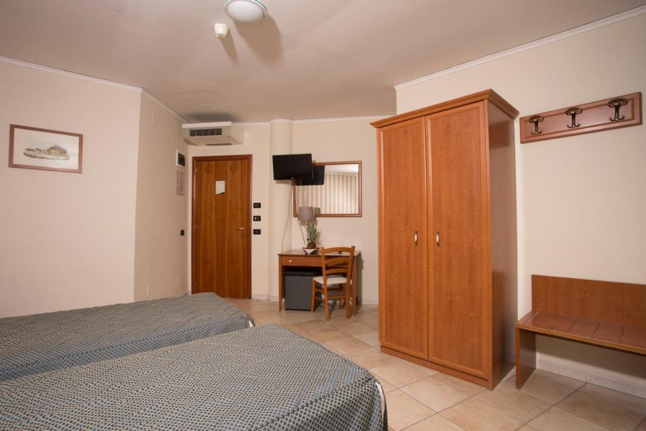 Hotel Villa Serena 카스텔라마레디스타비아 외부 사진