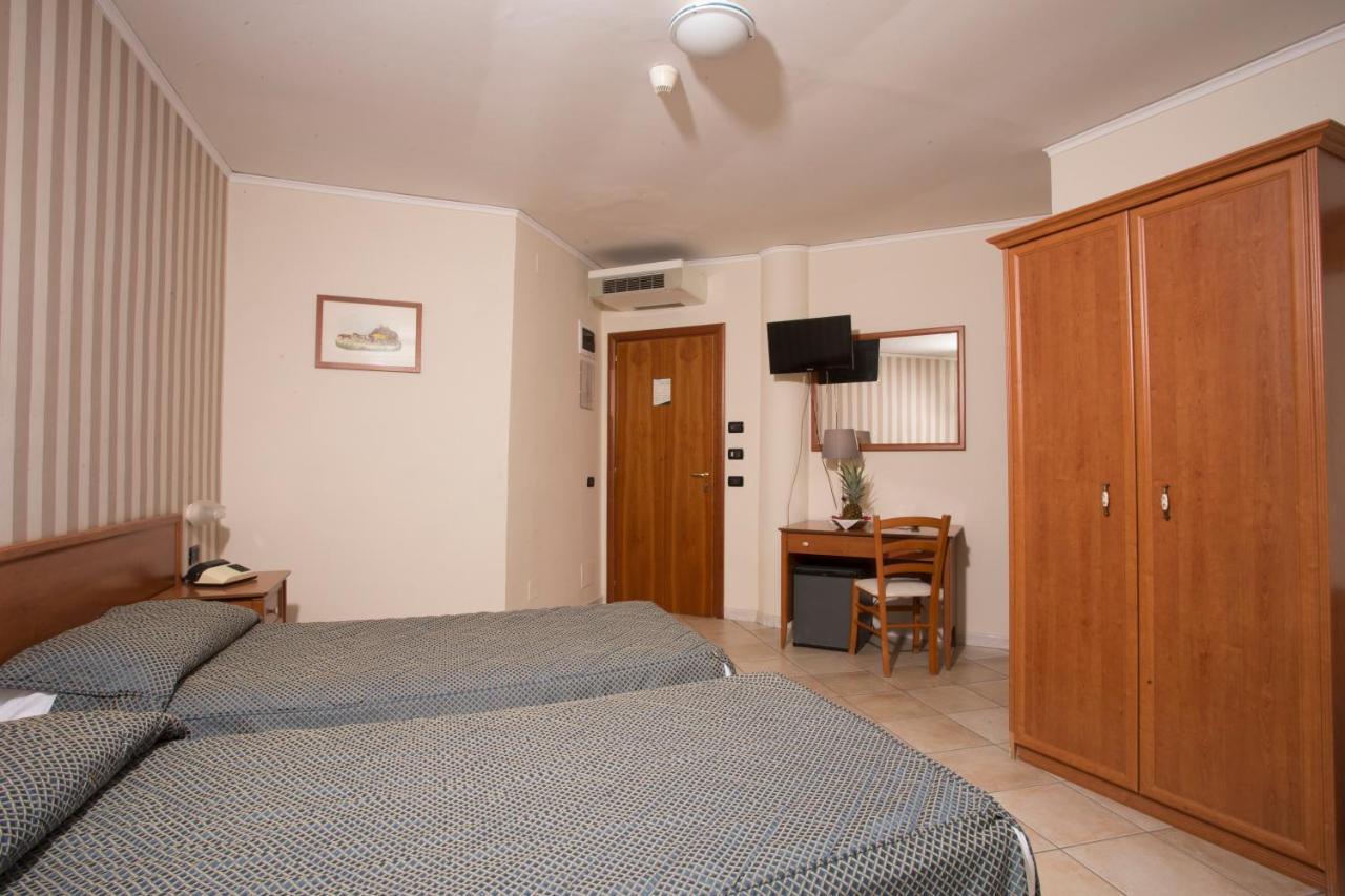Hotel Villa Serena 카스텔라마레디스타비아 외부 사진