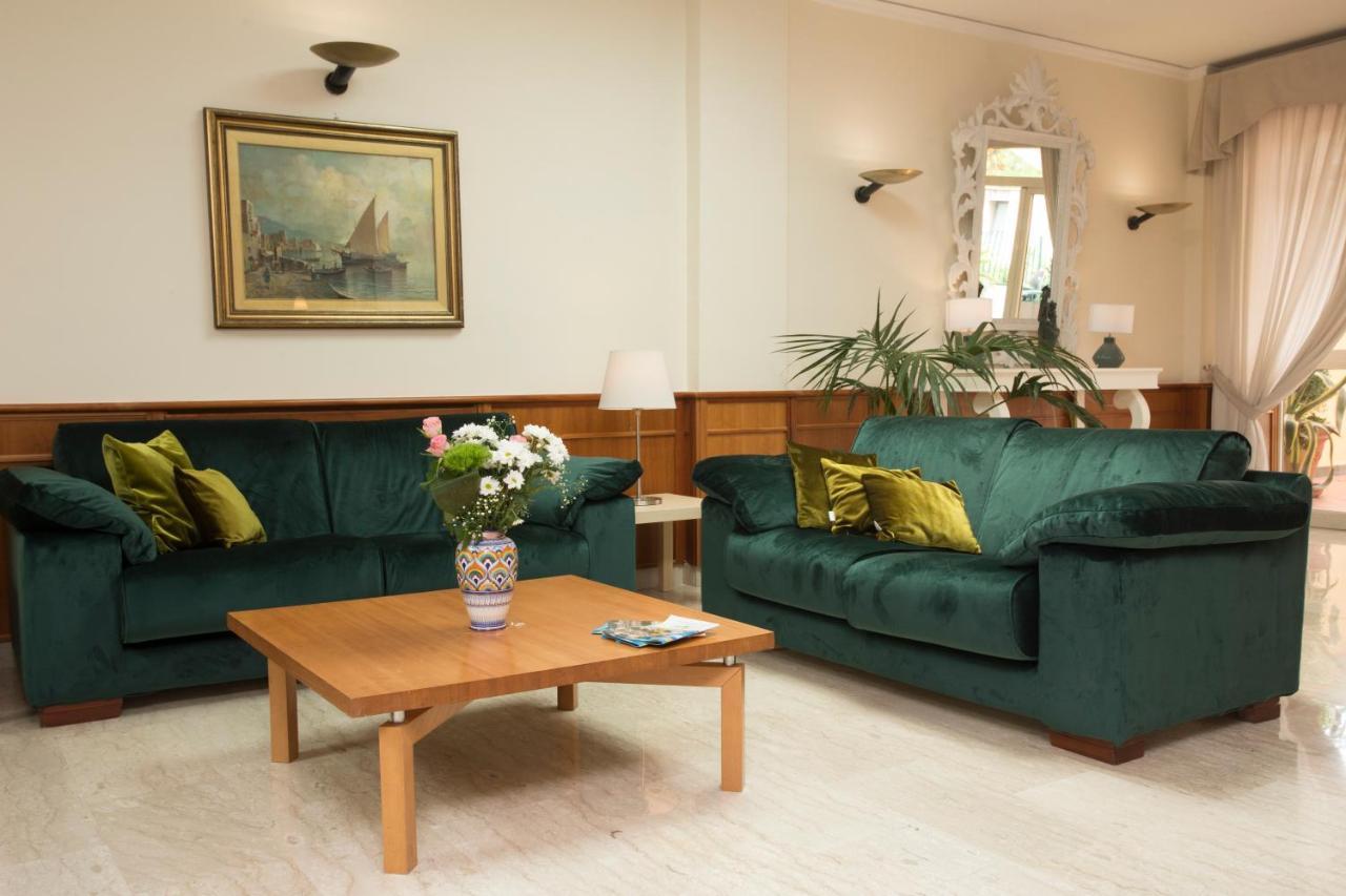 Hotel Villa Serena 카스텔라마레디스타비아 외부 사진