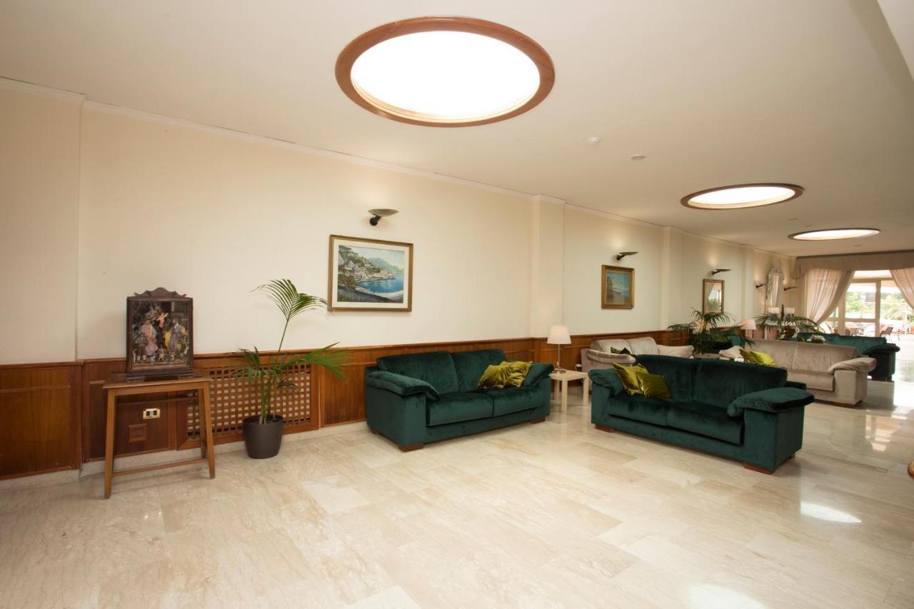 Hotel Villa Serena 카스텔라마레디스타비아 외부 사진