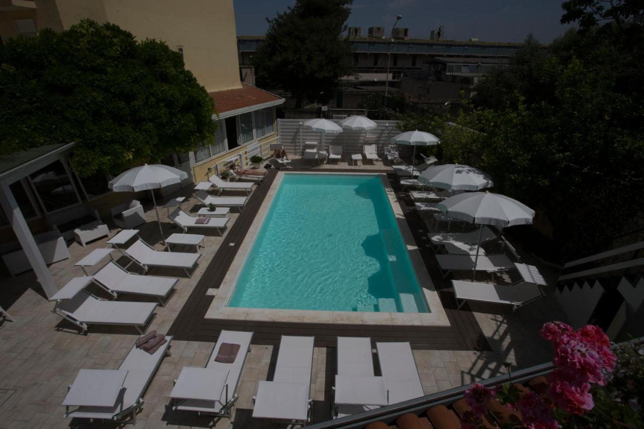 Hotel Villa Serena 카스텔라마레디스타비아 외부 사진