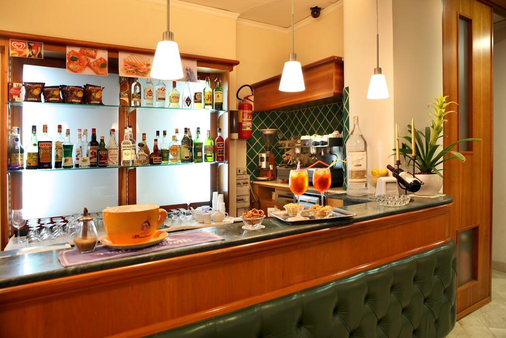 Hotel Villa Serena 카스텔라마레디스타비아 외부 사진