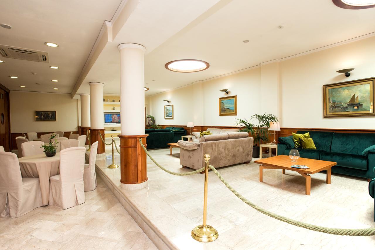 Hotel Villa Serena 카스텔라마레디스타비아 외부 사진