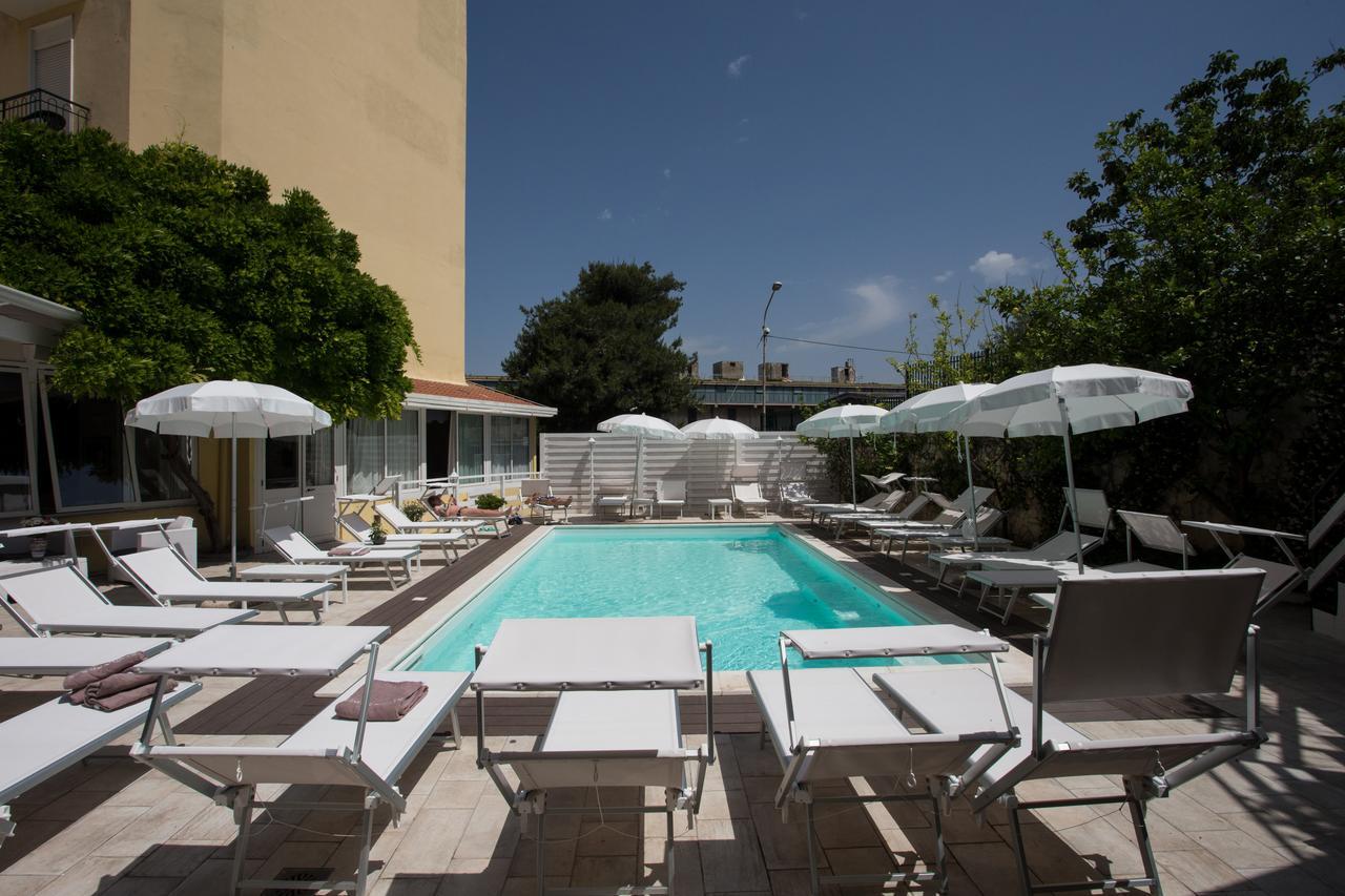 Hotel Villa Serena 카스텔라마레디스타비아 외부 사진
