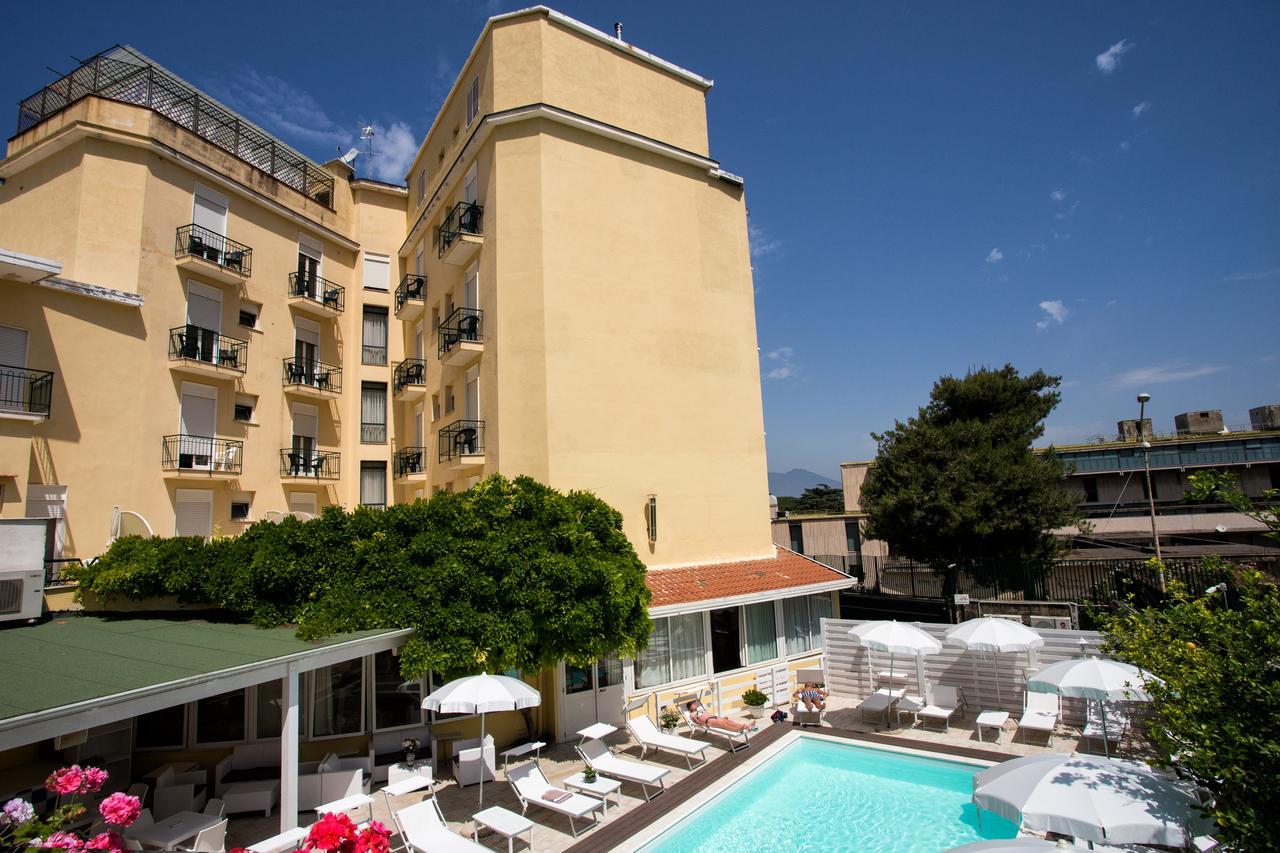Hotel Villa Serena 카스텔라마레디스타비아 외부 사진