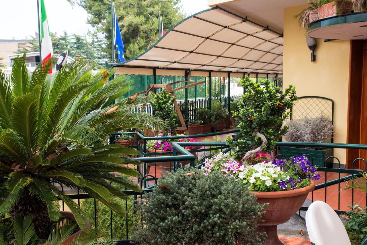 Hotel Villa Serena 카스텔라마레디스타비아 외부 사진