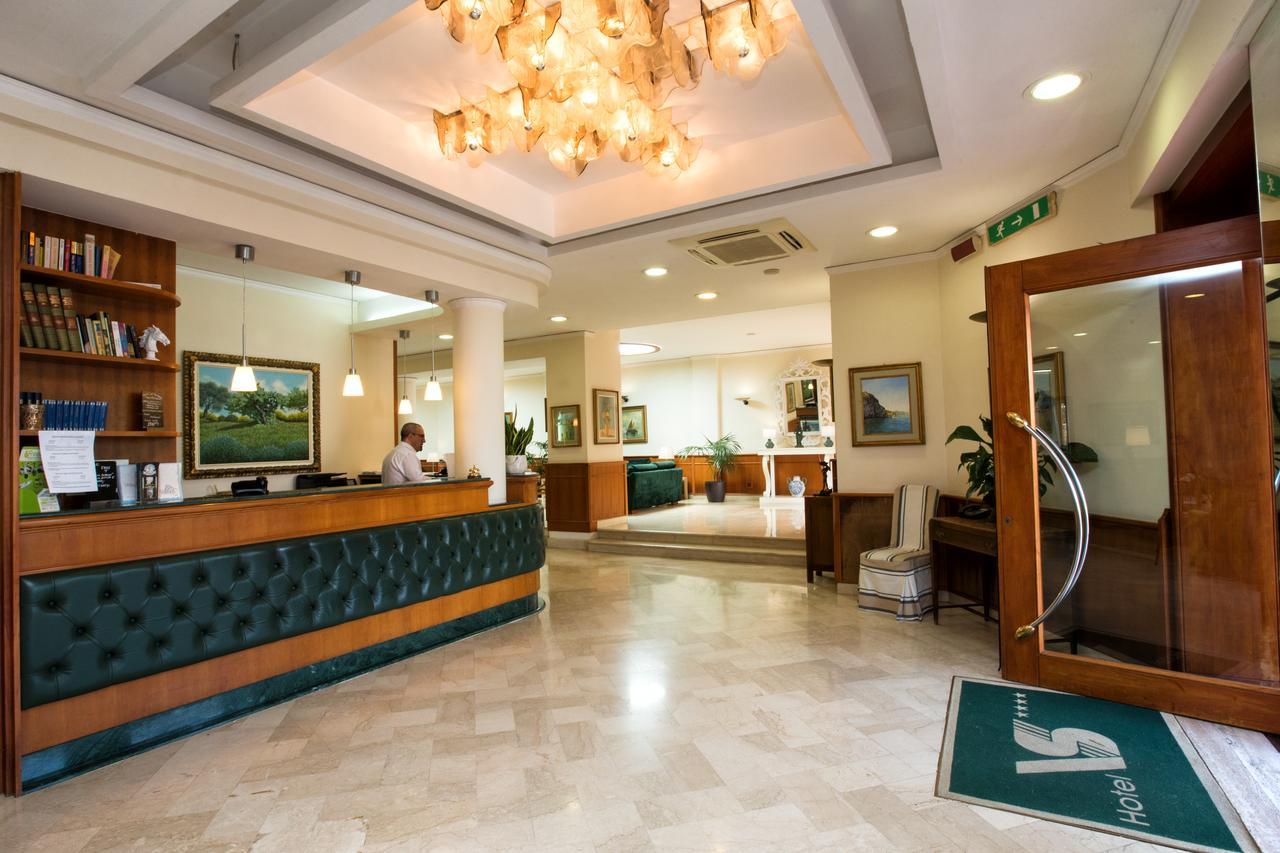 Hotel Villa Serena 카스텔라마레디스타비아 외부 사진