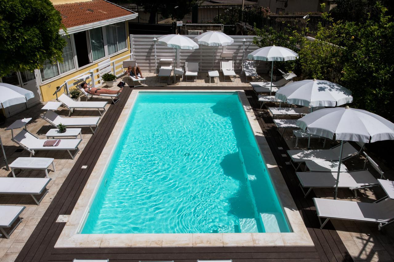 Hotel Villa Serena 카스텔라마레디스타비아 외부 사진