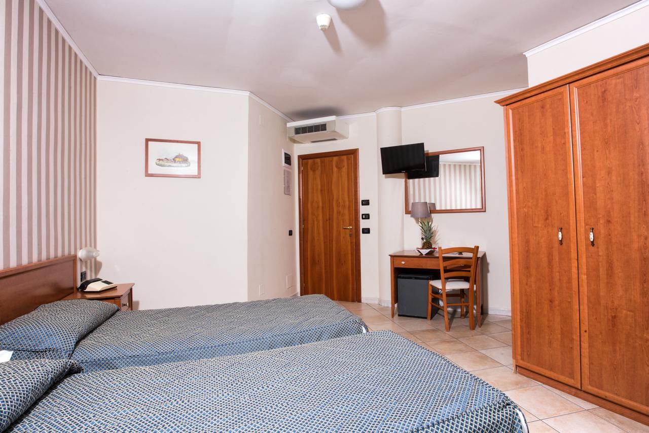 Hotel Villa Serena 카스텔라마레디스타비아 외부 사진