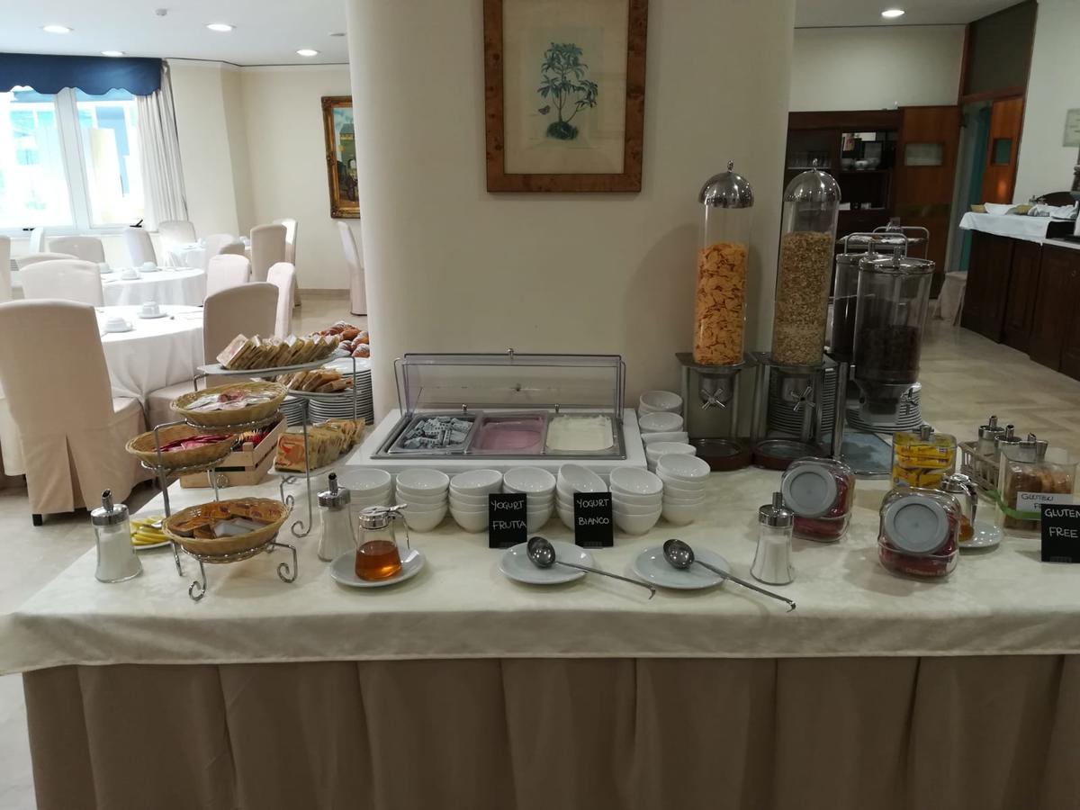 Hotel Villa Serena 카스텔라마레디스타비아 외부 사진